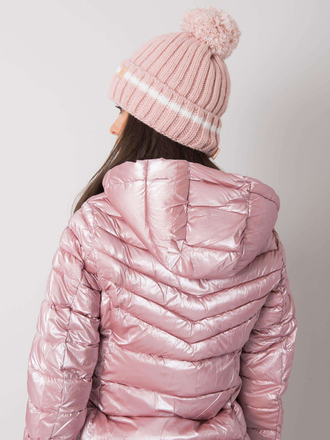 Jasnoróżowa czapka z pomponem