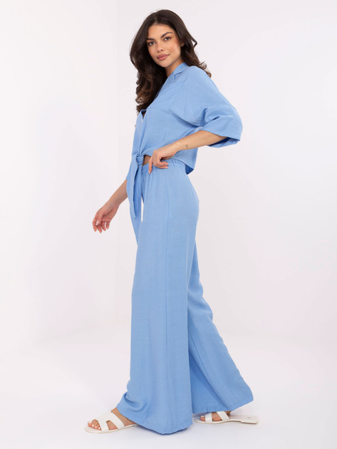 Niebieski letni komplet z ozdobnymi guzikami OCH BELLA