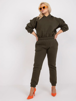 Khaki dresová souprava plus size s kalhotami.