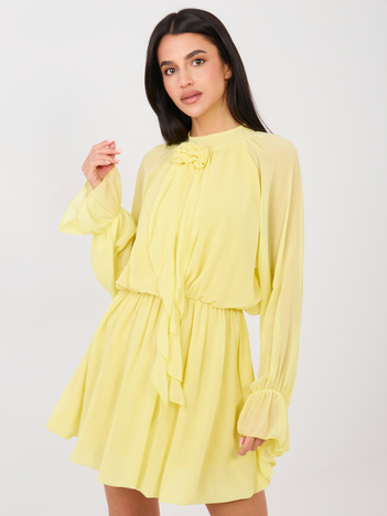 Jasnożółta krótka sukienka z ozdobnymi różami RUE PARIS 