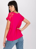 Fuksjowa bluzka z koronką na rękawach RUE PARIS