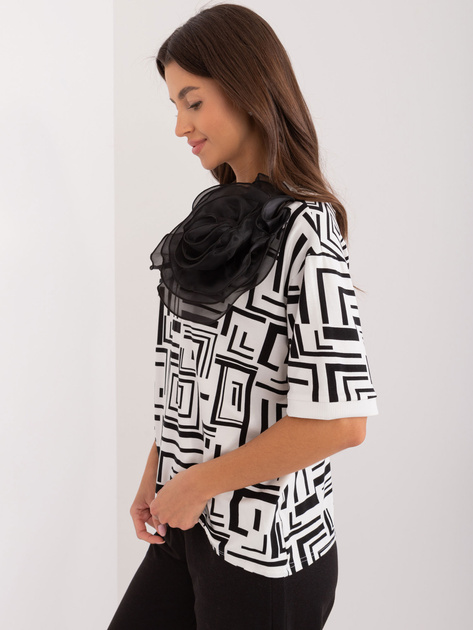 Hurt Ecru damska bluzka z ozdobną kwiatową broszką