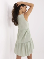 Pistacjowa rozkloszowana sukienka z falbaną Tebby RUE PARIS