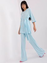 Hurt hellblau Set casual mit Oversize-Bluse.