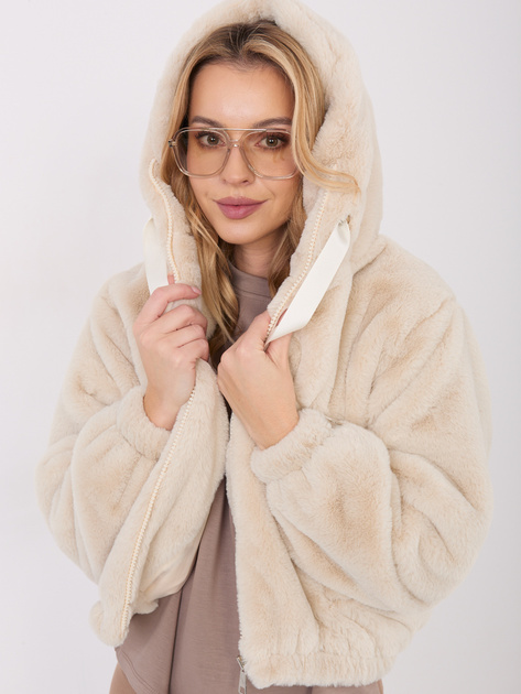 Jasnobeżowa krótka kurtka futrzana z kieszeniami