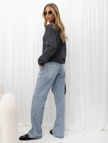 Ciemnoszary puszysty sweter oversize ze stójką 