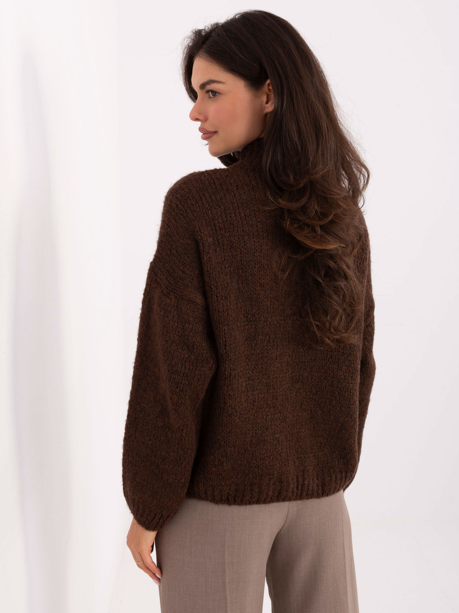 Sweter ciemny brązowy