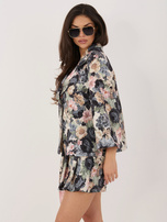 Czarna krótka marynarka z jednorzędowym zapięciem