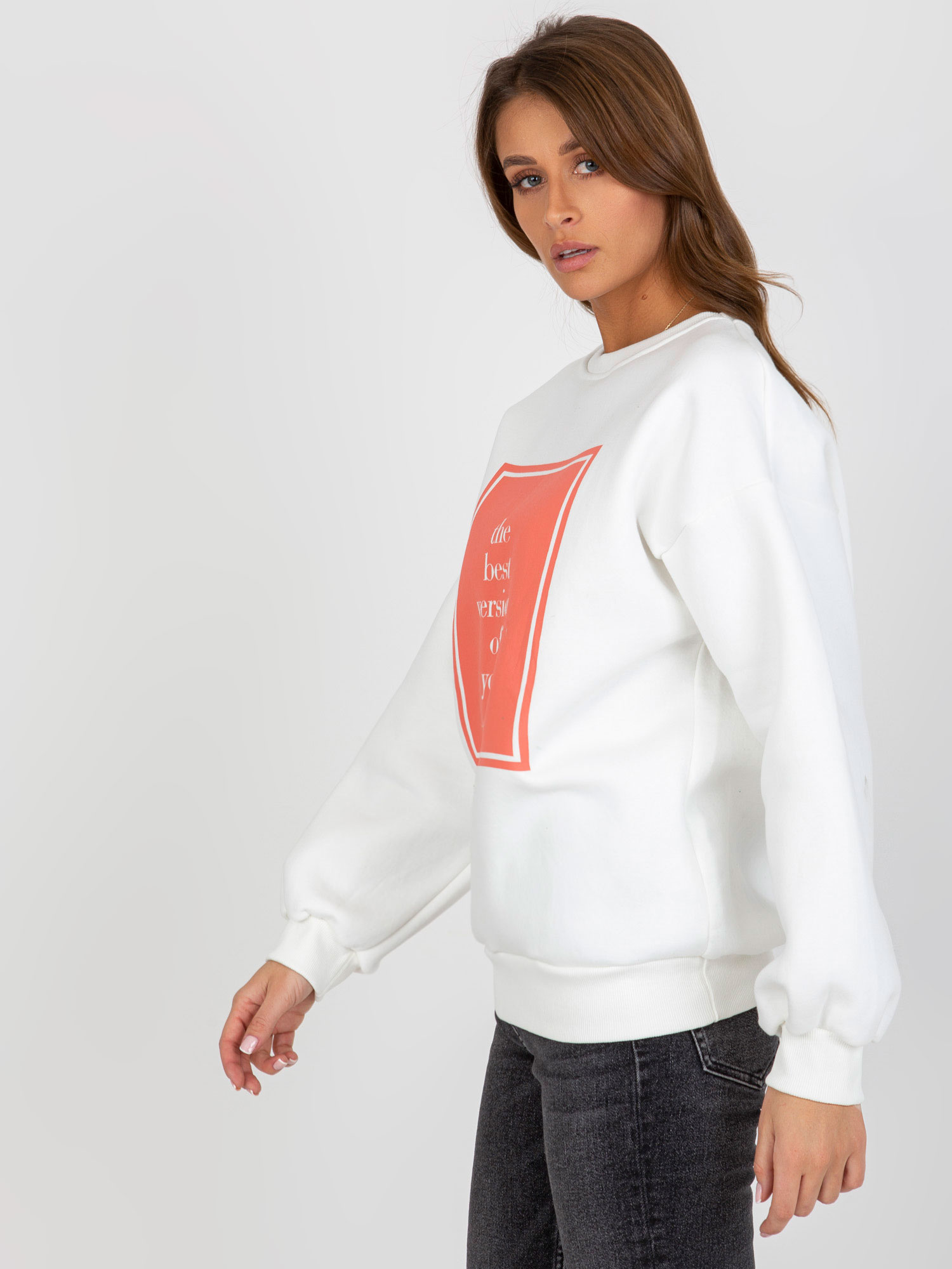 Ecru ocieplana bluza oversize z nadrukiem