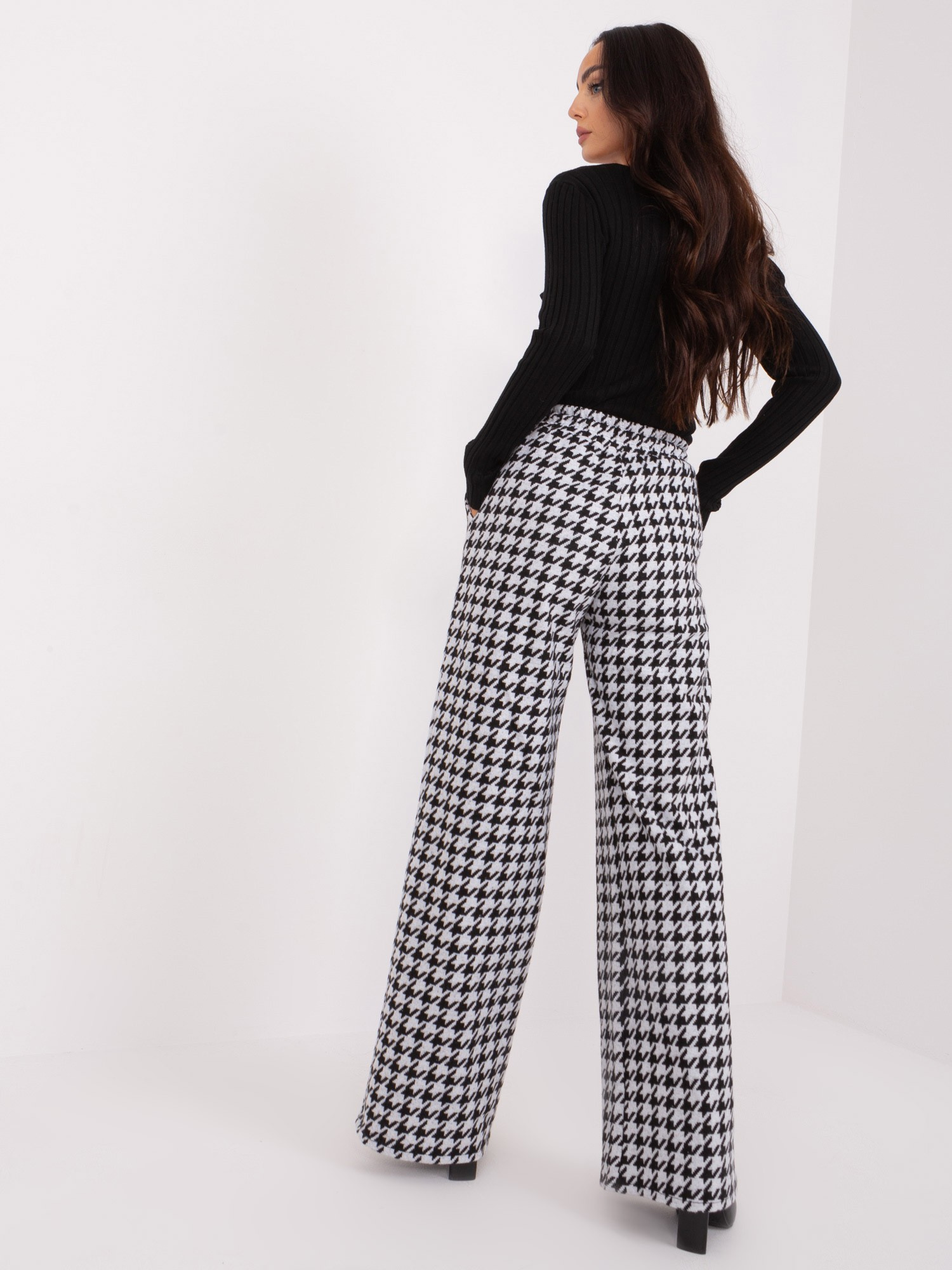 Hurt Black and white patterned fabric trousers.