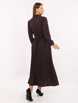 Czekoladowa elegancka sukienka z paskiem