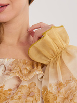 Żółta bluzka hiszpanka z kwiatowym motywem 