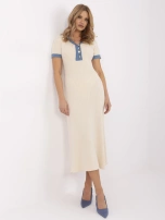Jasnobeżowa dzianinowa sukienka z jeansowymi wstawkami
