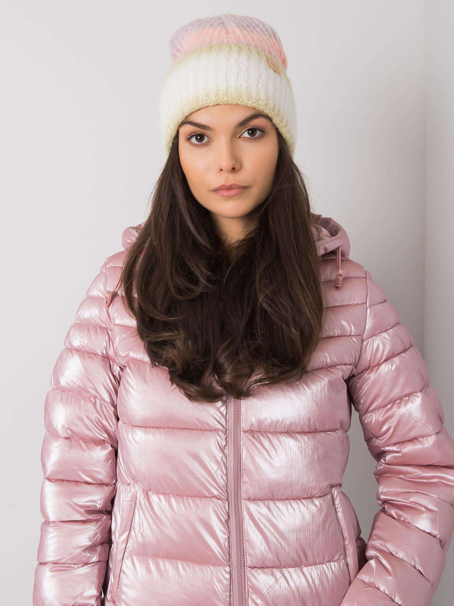 Zielono-brzoskwiniowa czapka beanie ombre