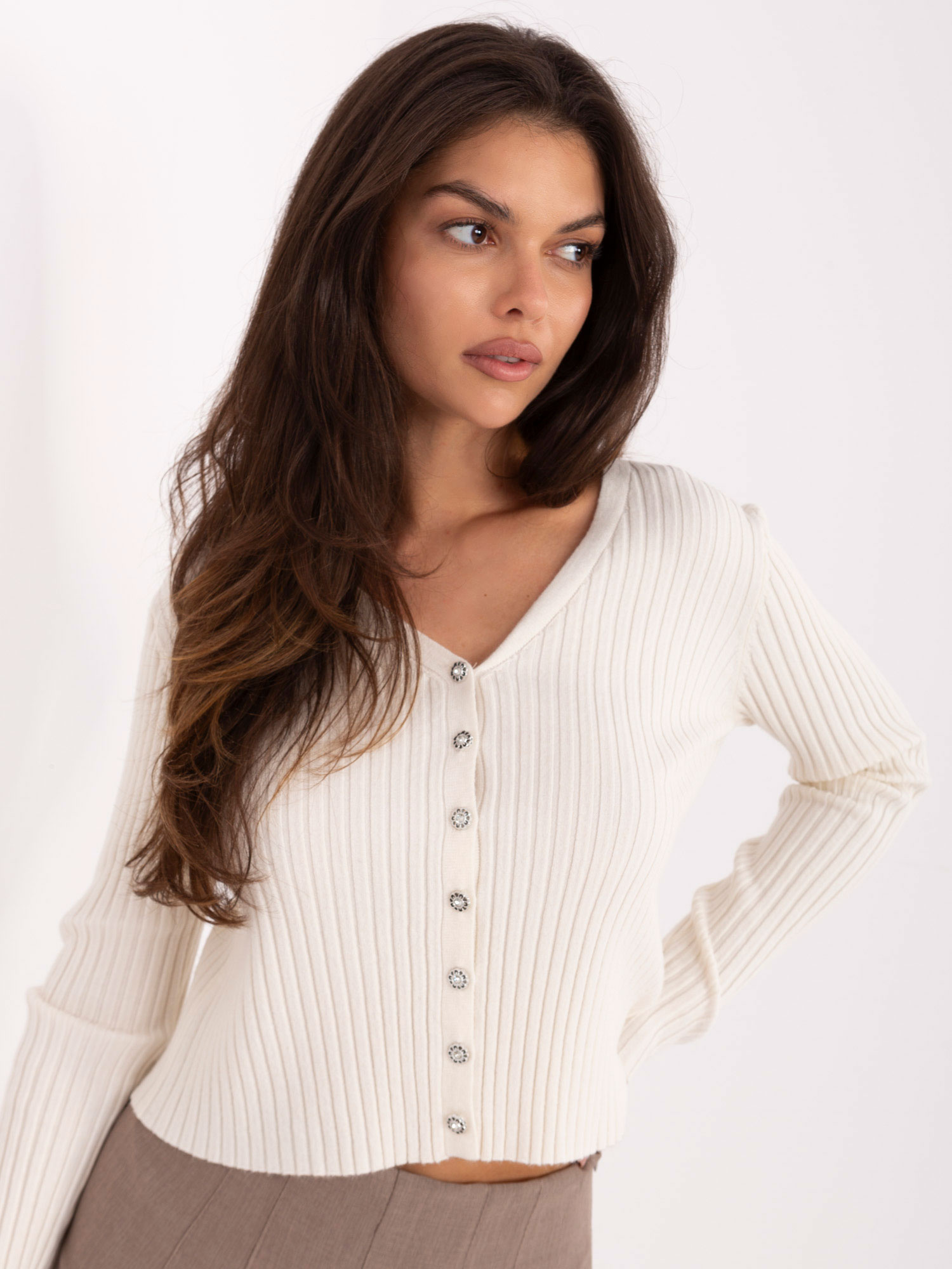 Ecru-Cardigan aus einer Modal-Mischung.