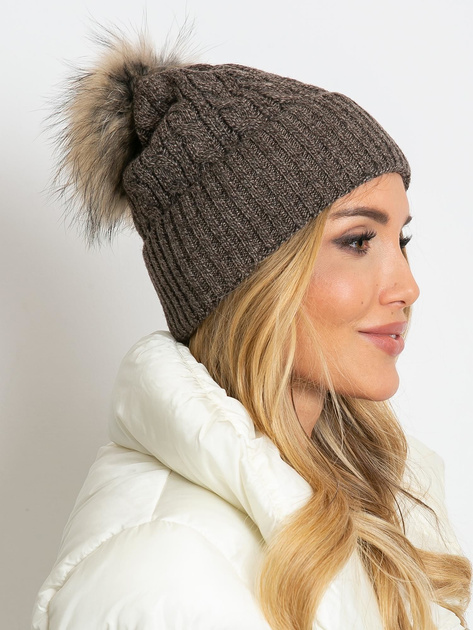Ciemnobrązowa czapka ze ściągaczem i futrzanym pomponem