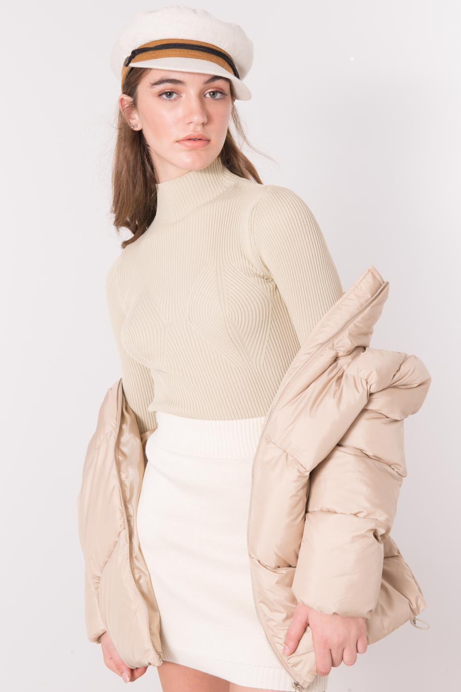 Helle beige gestreifte Rollkragen BSL.