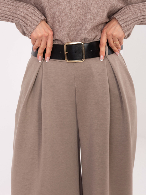 Beżowe dresowe spodnie z zakładkami