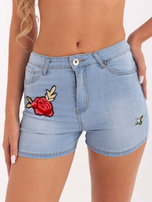 Niebieskie dopasowane szorty jeansowe