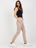 Hurt Beżowe damskie spodnie dresowe z kieszeniami