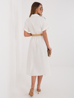 Niebieska letnia sukienka z plecionym paskiem