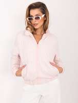 Jasnoróżowa pikowana kurtka z naszywką 