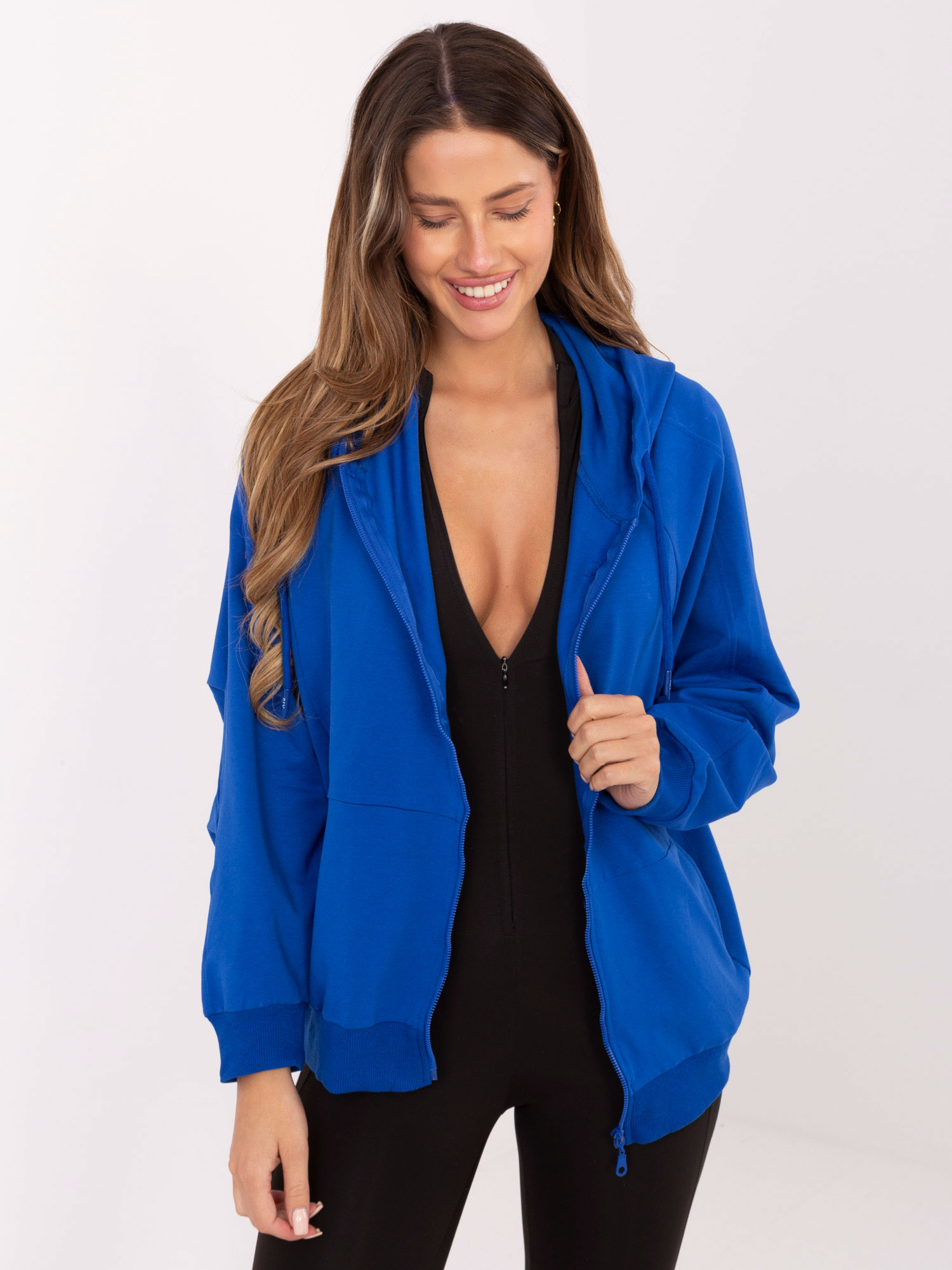 Cobalt zip-up basic sweatshirt made of cotton.