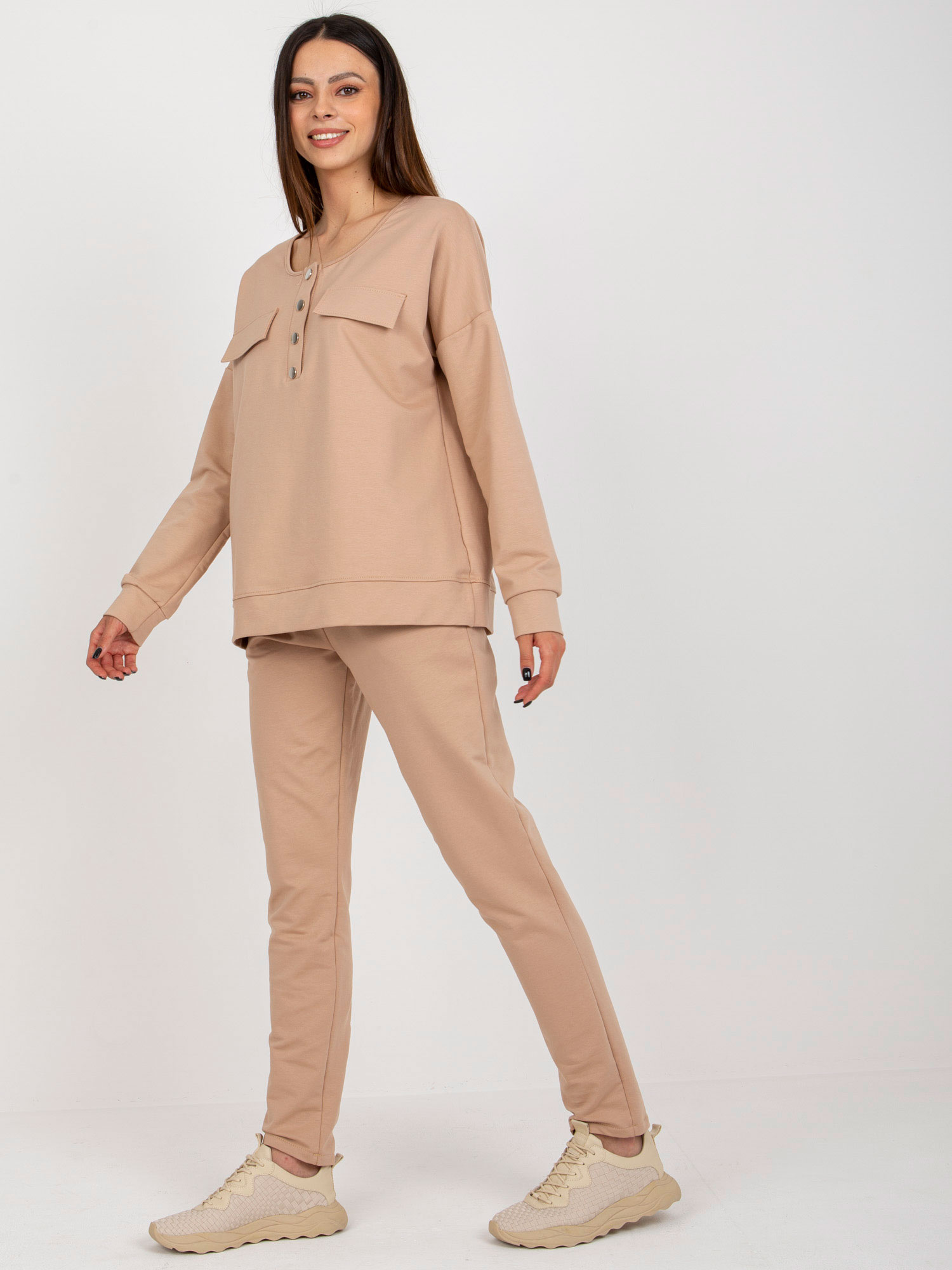 Camelowy komplet casualowy ze spodniami