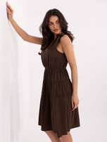 Dunkelbraunes Musselin-Kleid aus Baumwolle.