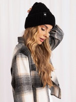 Czarna zimowa czapka beanie z naszywką