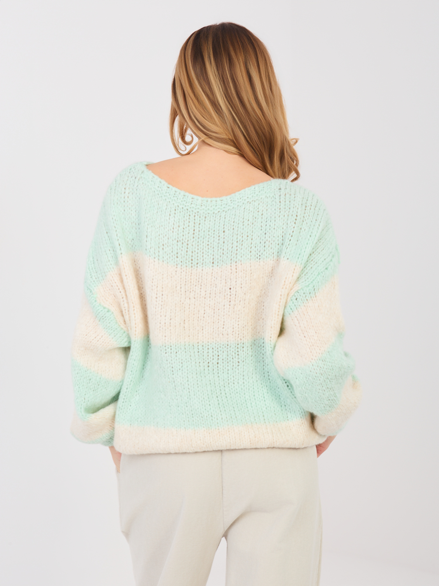 Sweter mietowy