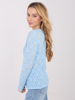 Jasnoniebieska dopasowana bluzka z koronki