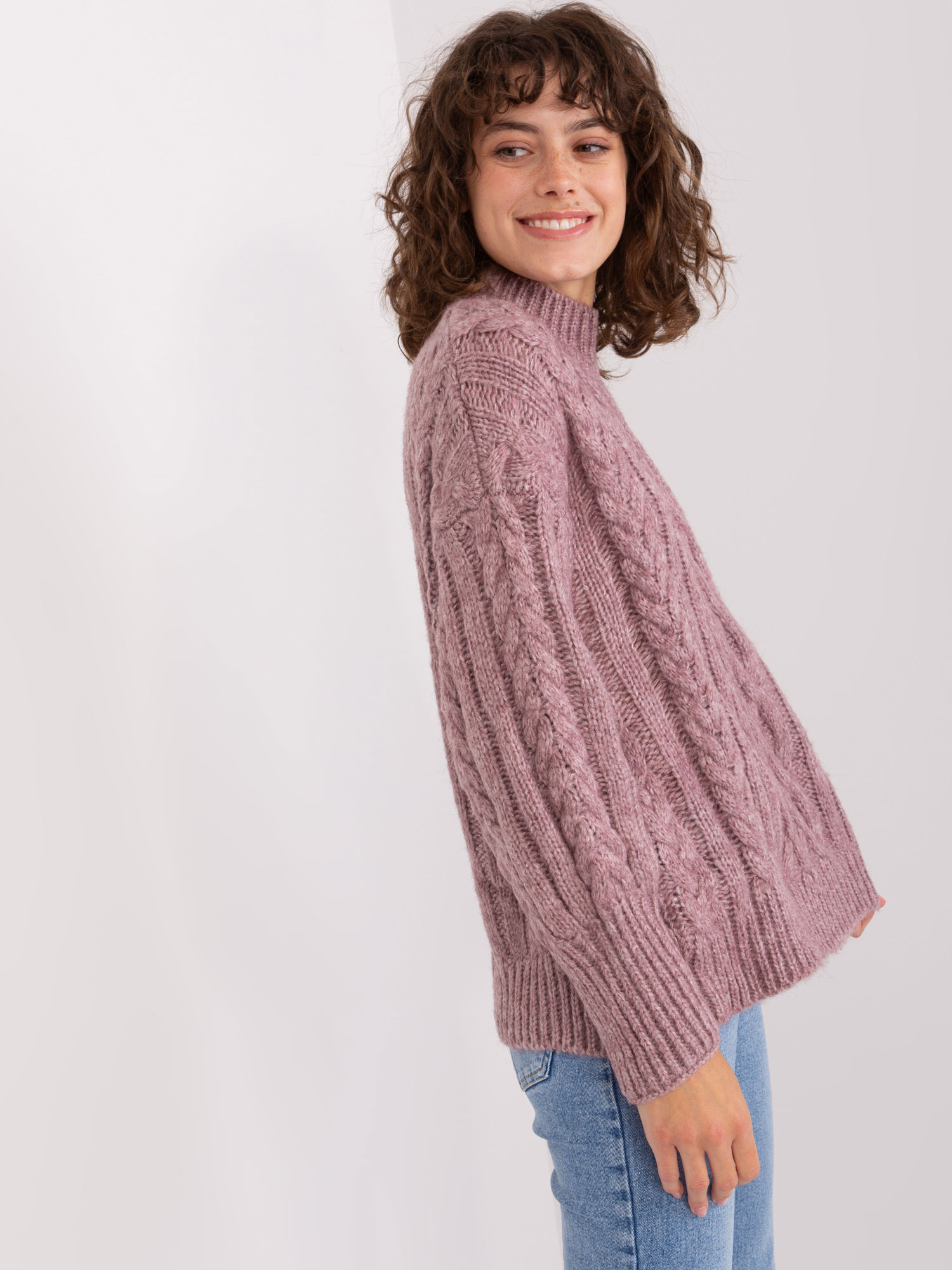 Fioletowy damski sweter w warkocze