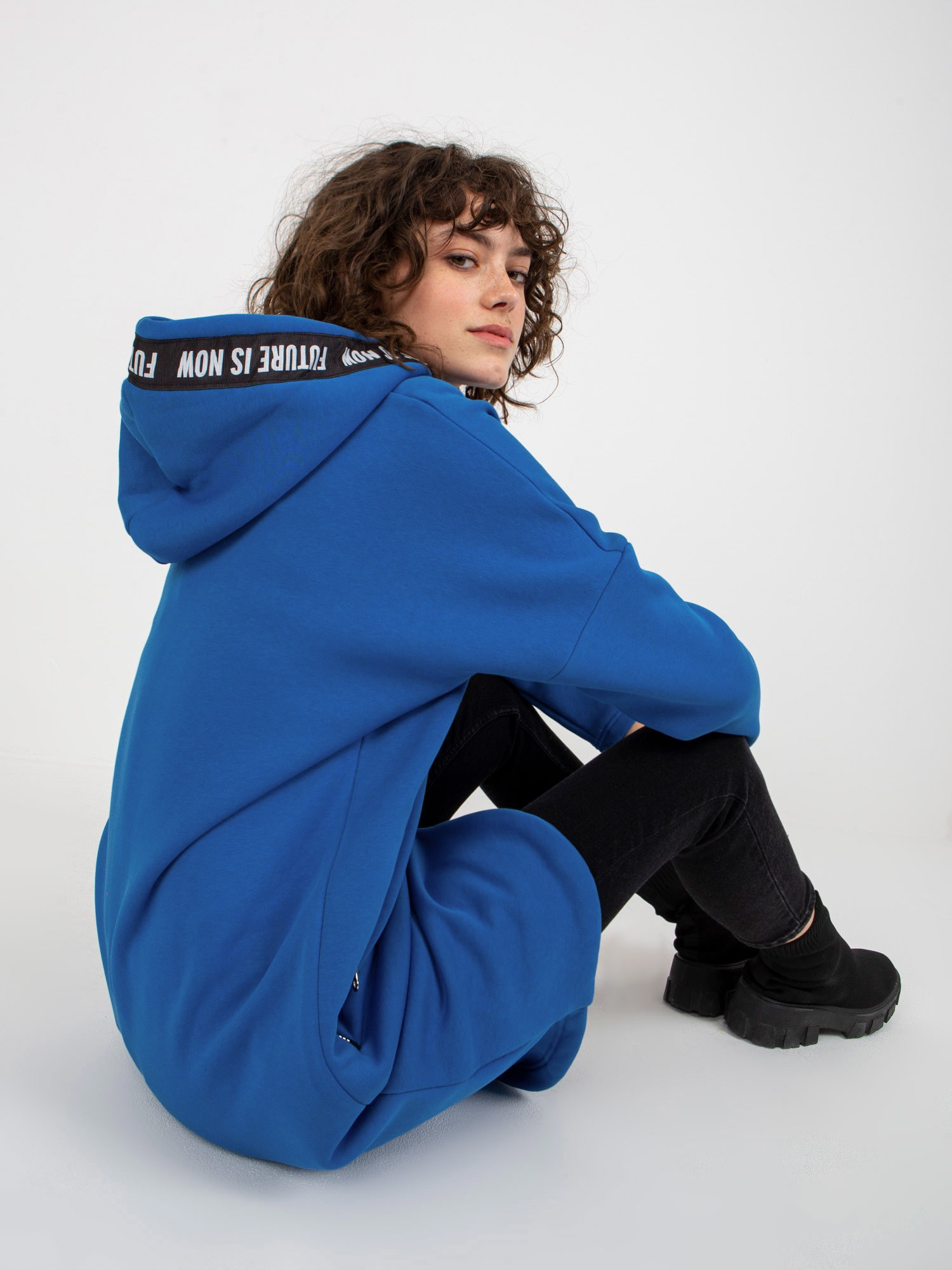 Ciemnoniebieska długa dresowa bluza rozpinana oversize