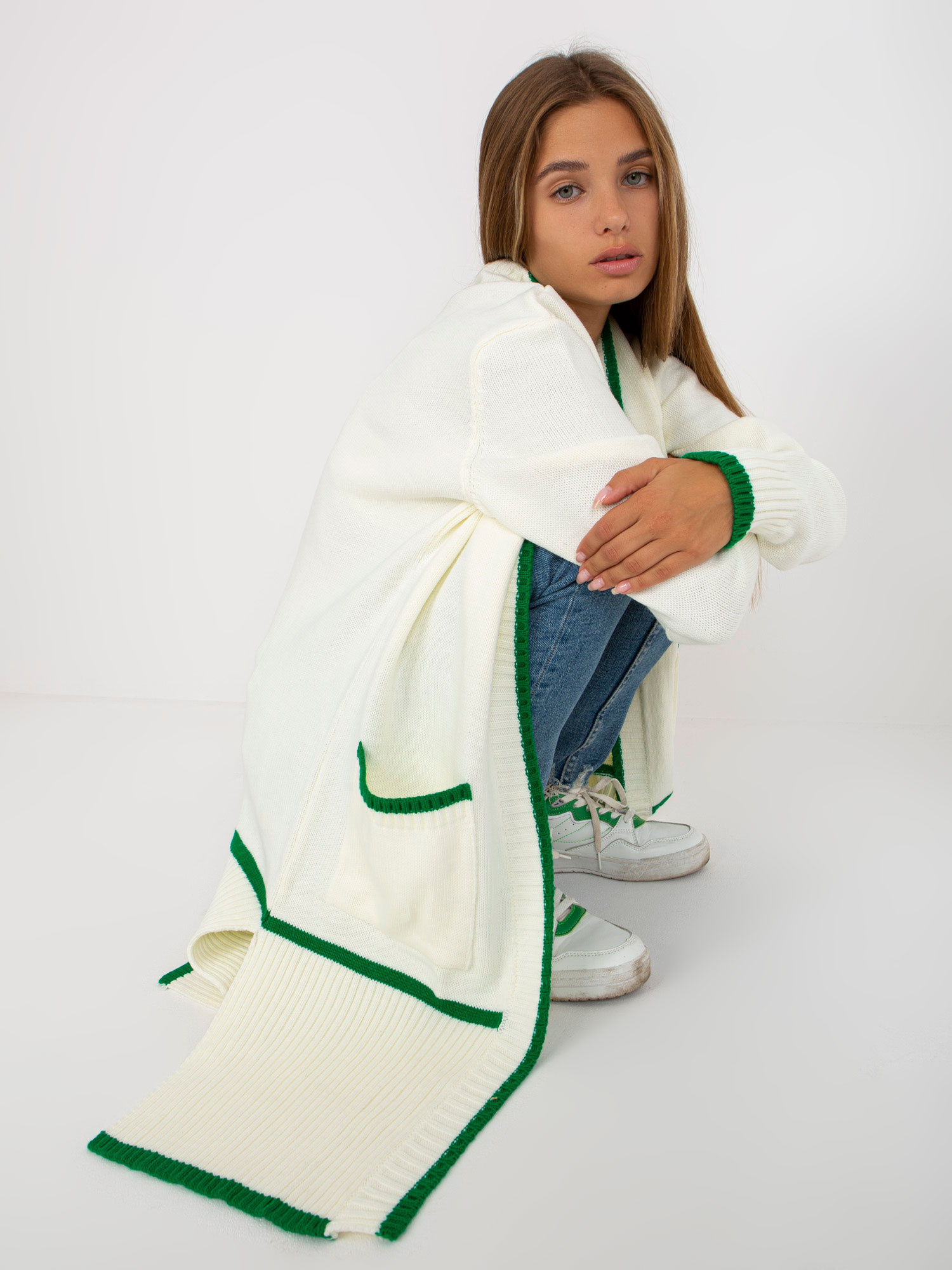 Ecru-zielony kardigan oversize z kieszeniami RUE PARIS