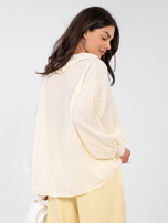 Jasně žlutá dámská blůza boho s knoflíky.
