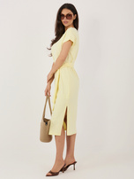 Jasnożółta letnia sukienka basic z wiązaniem RUE PARIS