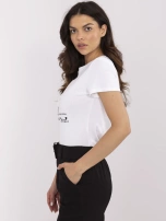 White t-shirt with a flower-shaped appliqué.