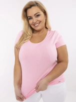 Světle růžové dámské tričko basic plus size.