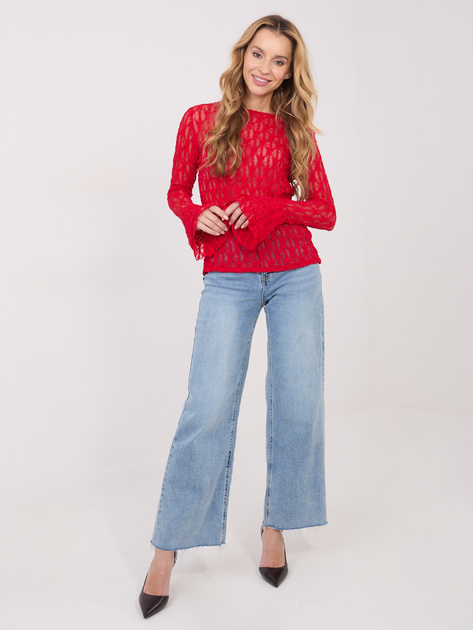Czerwona dopasowana bluzka z koronki