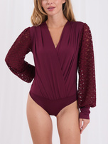 Bordowe eleganckie body z głębokim dekoltem