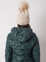 Beige Wintermütze mit Applikation.