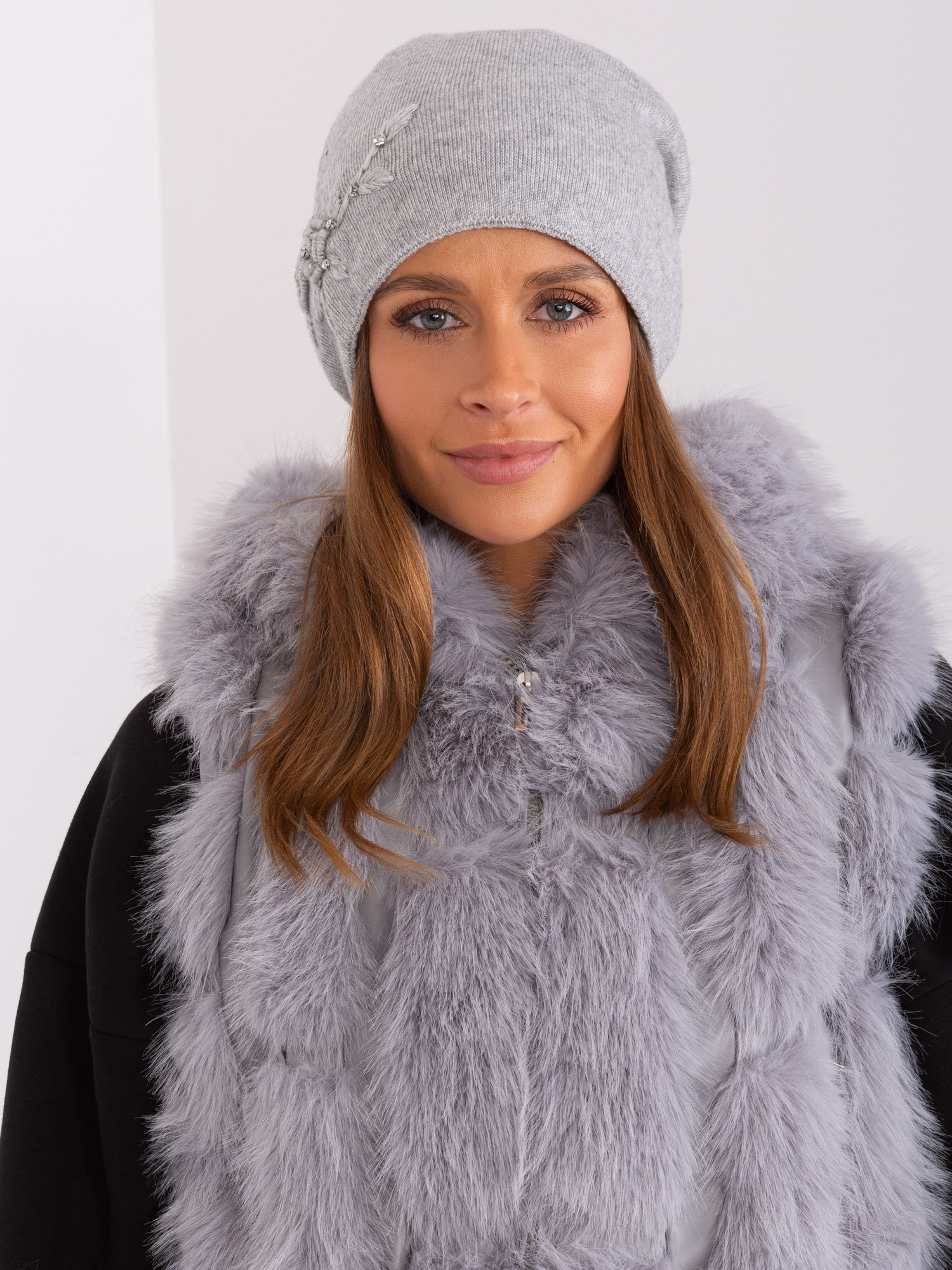 Szara dzianinowa czapka beanie z bawełną
