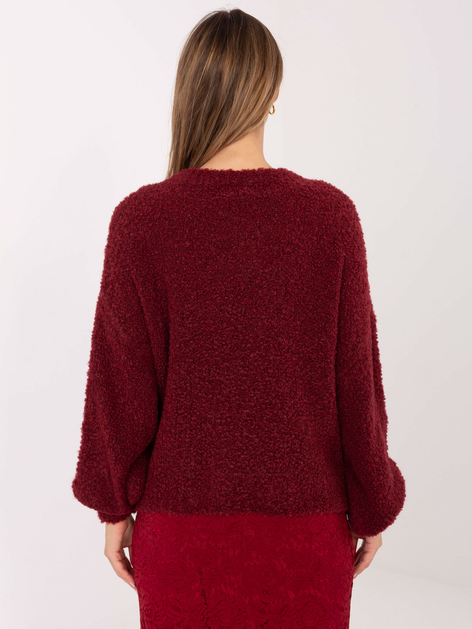 Bordový dámský svetr boucle v oversize střihu.