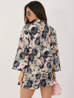 Czarna krótka marynarka z jednorzędowym zapięciem