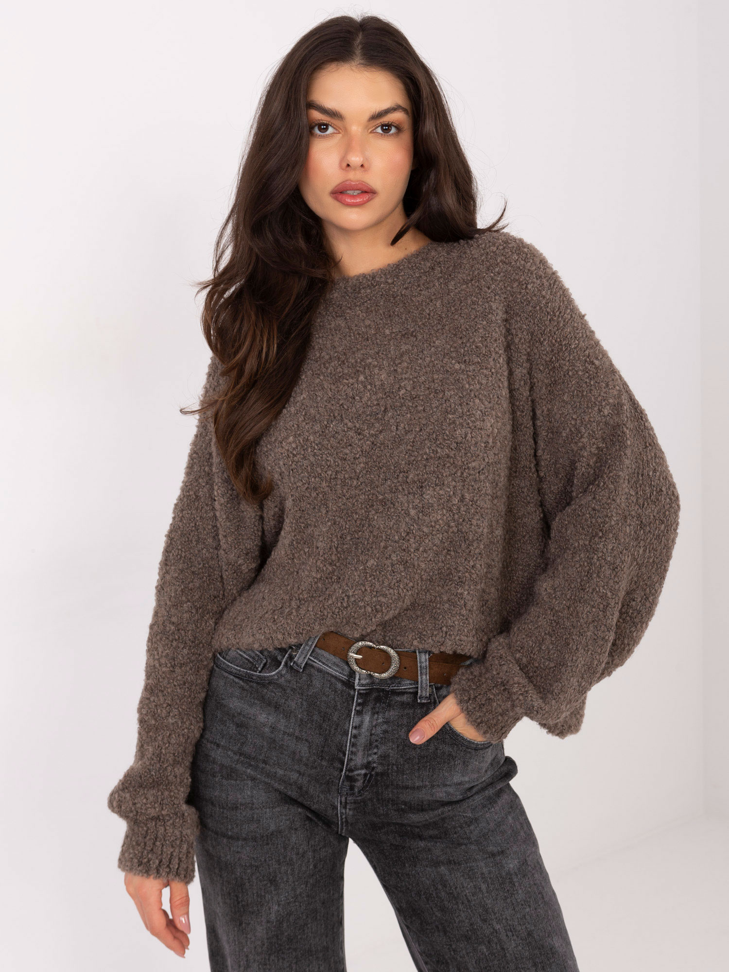 Fango svetr boucle ve stylu oversize.