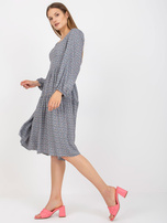 Niebieska midi sukienka z printami i długim rękawem ZULUNA  