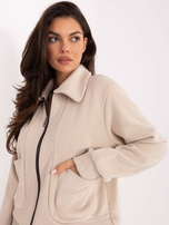 Helle beige Fleecejacke mit Kragen.