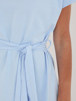 Jasnoniebieska bawełniana sukienka basic z rozcięciem RUE PARIS