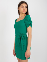 Hurt Ciemnozielona mini sukienka koktajlowa z krótkim rękawem